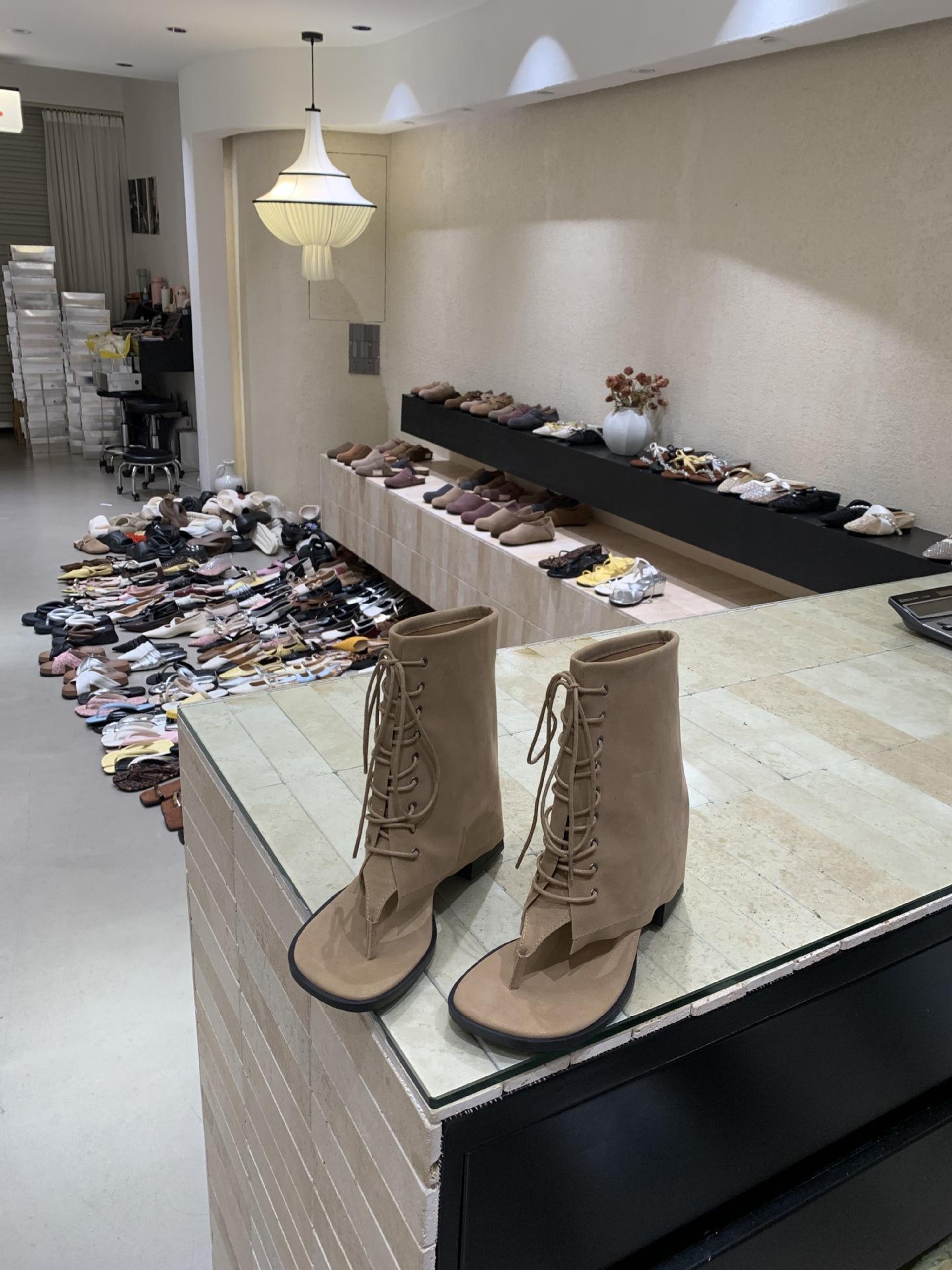 

Cool toe boots women thick heel versatile summer 2025 new Internet celebrity fashion retro temperament cool boots 39 хаки