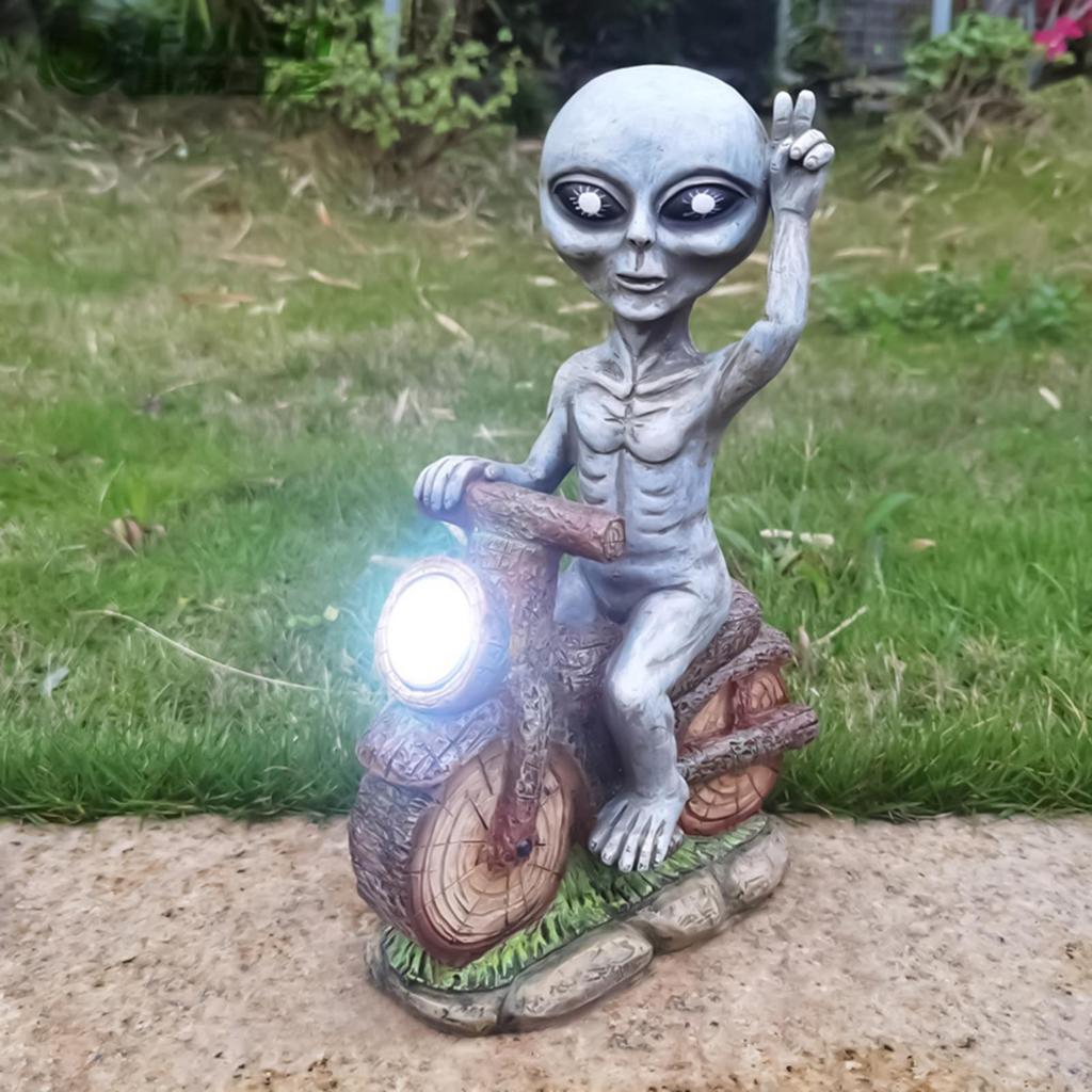 Solar Alien Statue Small Resin Landscape Figure Collectible Sci-Fi Solar Light Decoration for Outdoor Patio Garden Lawn Balcony