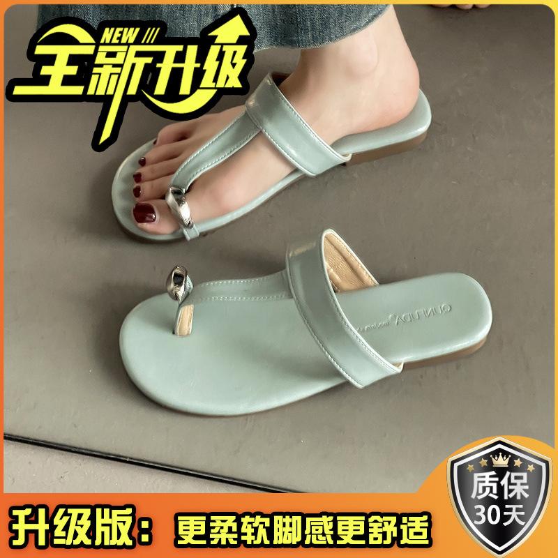 Set of toe flip-flops women's summer wear fashion 2025 flat bottom clip toe Internet celebrity sandals sandals beach shoes tide