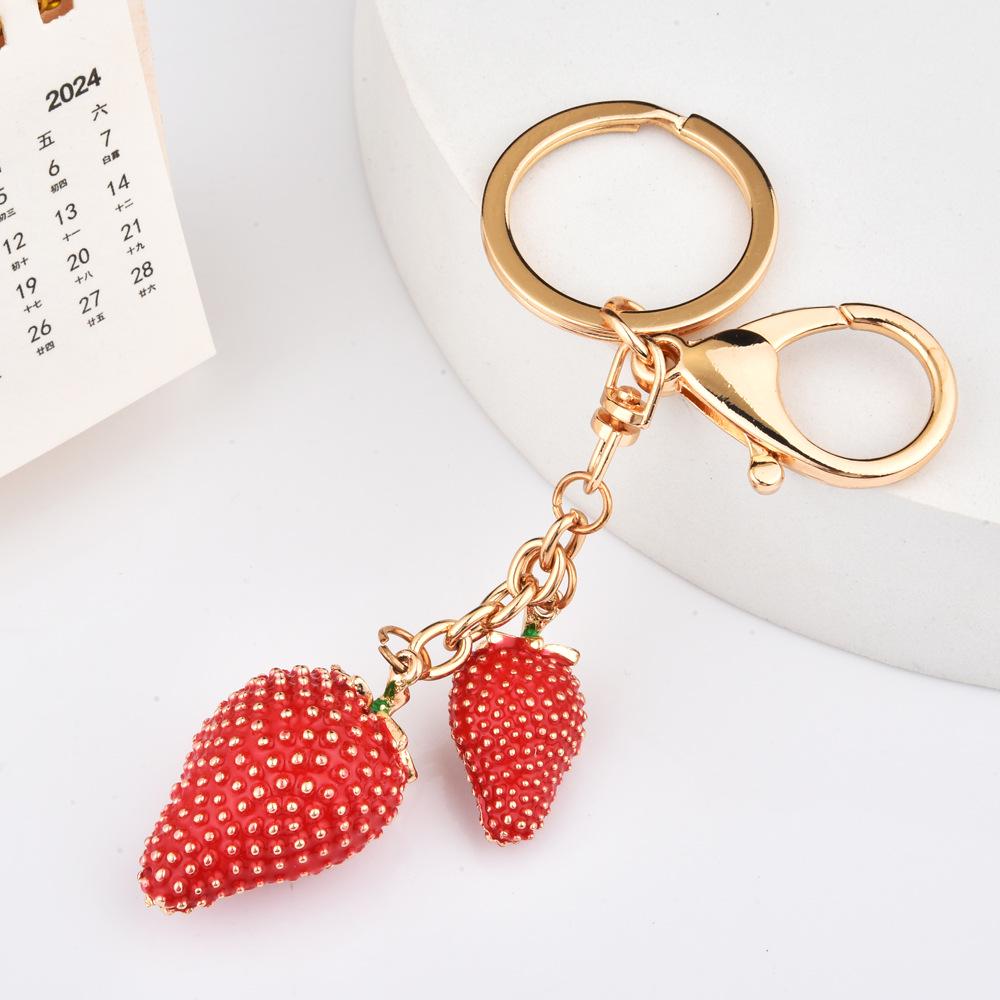 Elegant Strawberry Keychain: Alloy Oil Painting Charm for Bags & Gifts