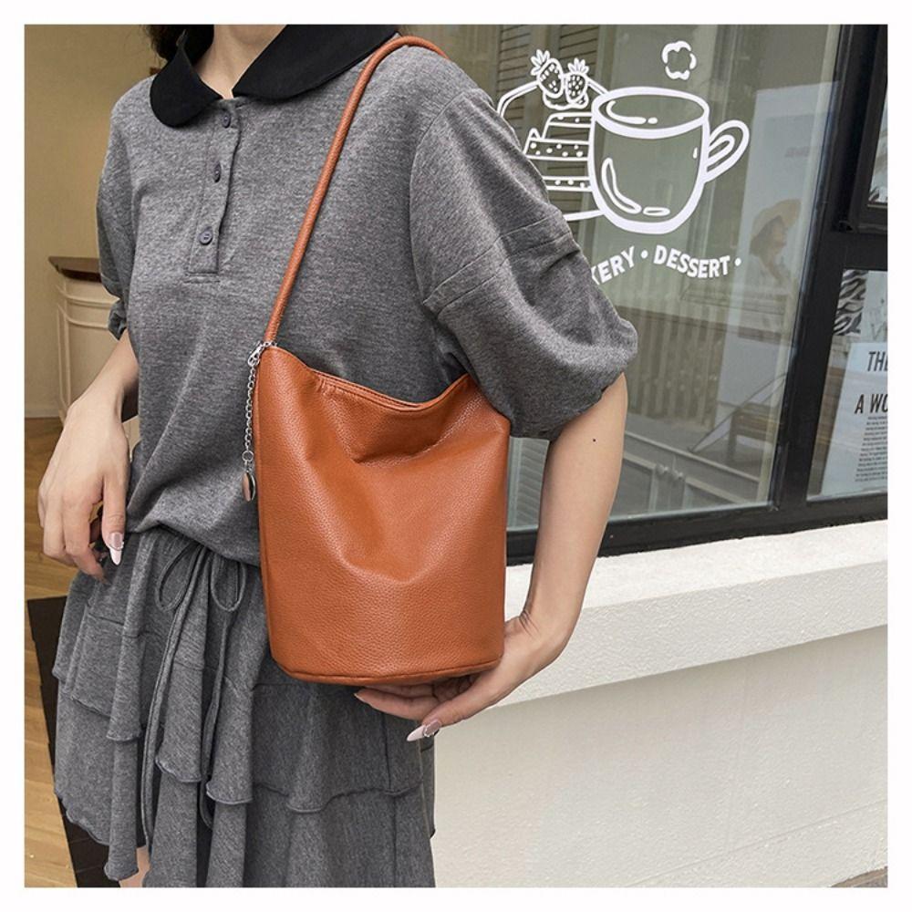 Fashionable PU Leather Bucket Bag Magnetic Closure Large Capacity Underarm Bag Soft Handbag Daily Outing