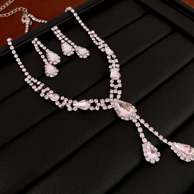 Set Colier și Cercei Geometrice cu Diamante Zirconiu - Bijuterii Elegante de Lux Ușor