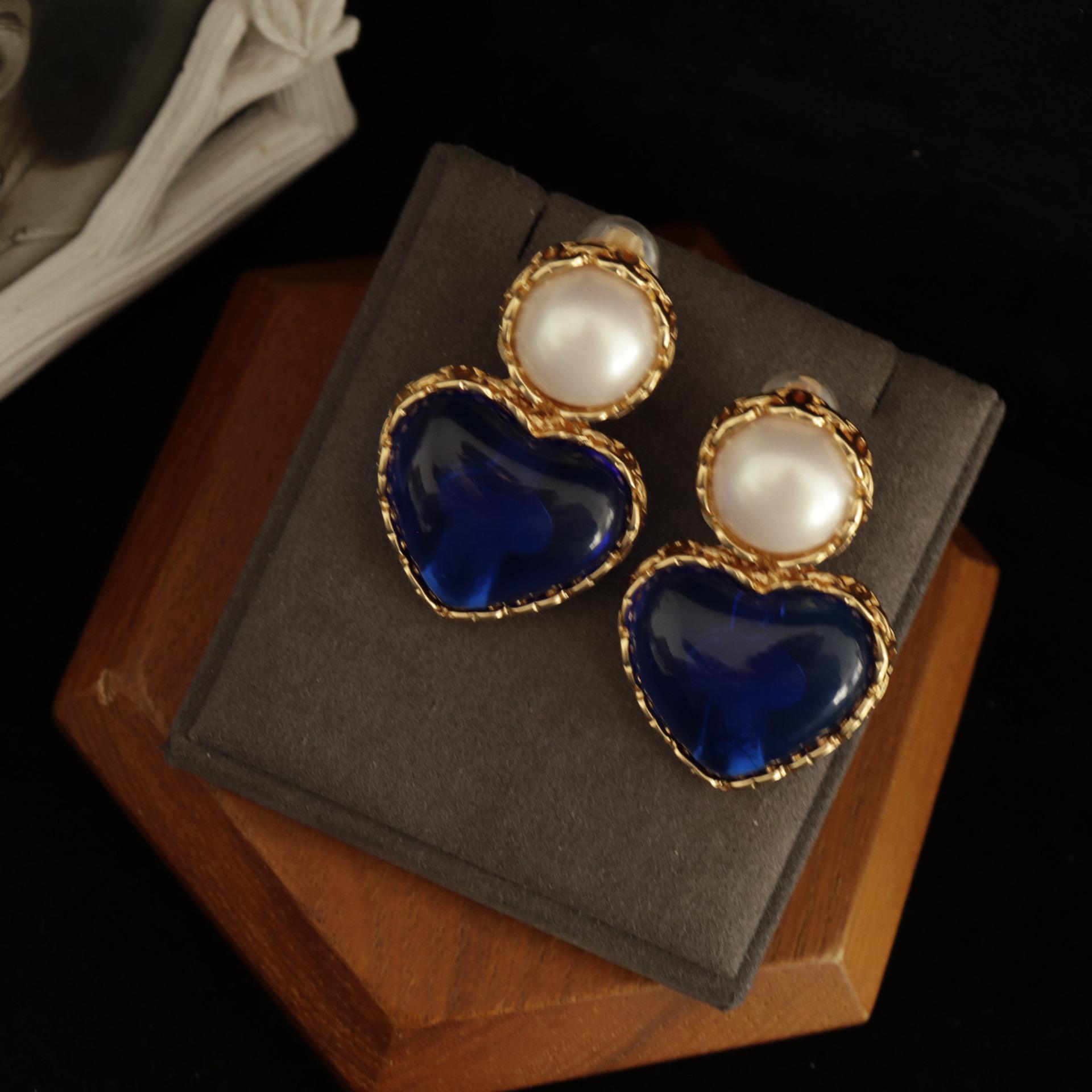 

Набор ретро серег и ожерелья с жемчужным сердцем синего цвета