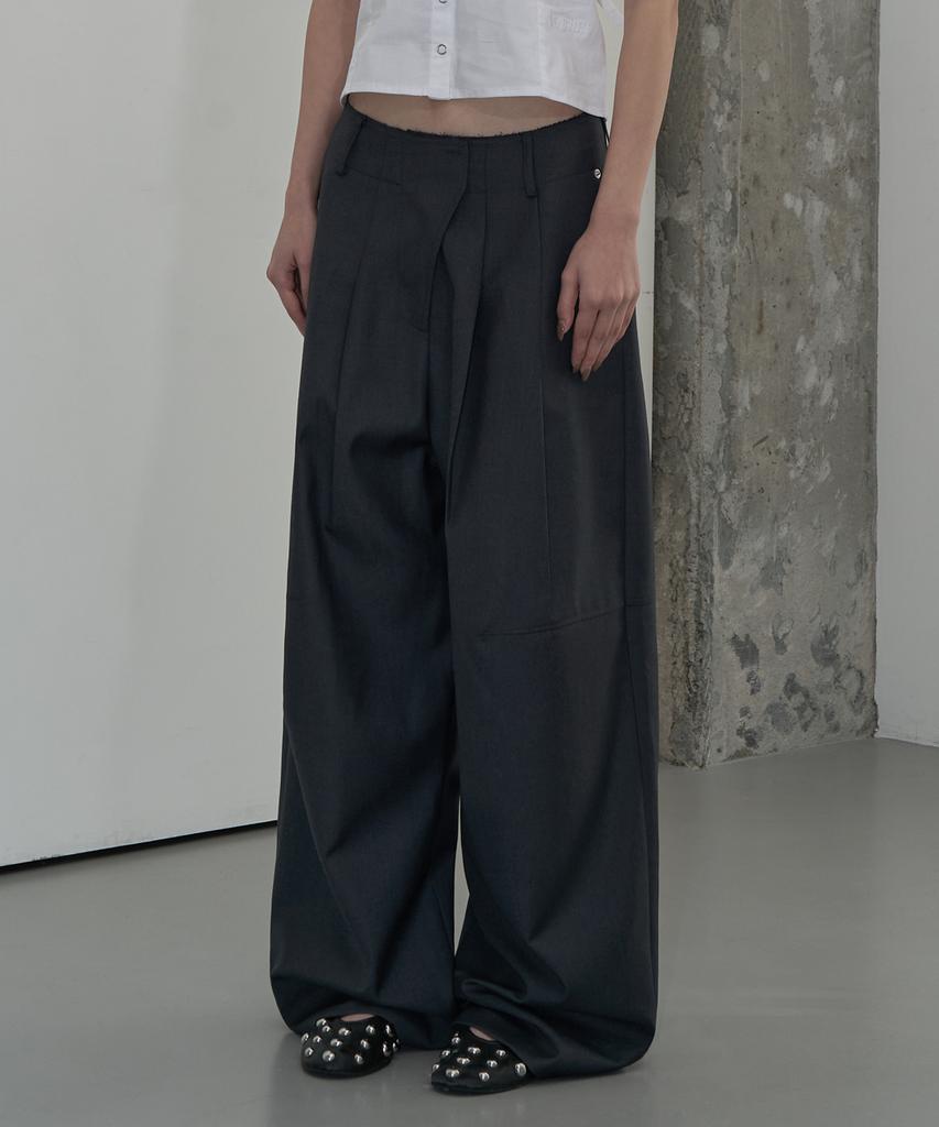 ZIZEMUSEUM Waist Detail Two-Tuck Wide Slacks (Gray)