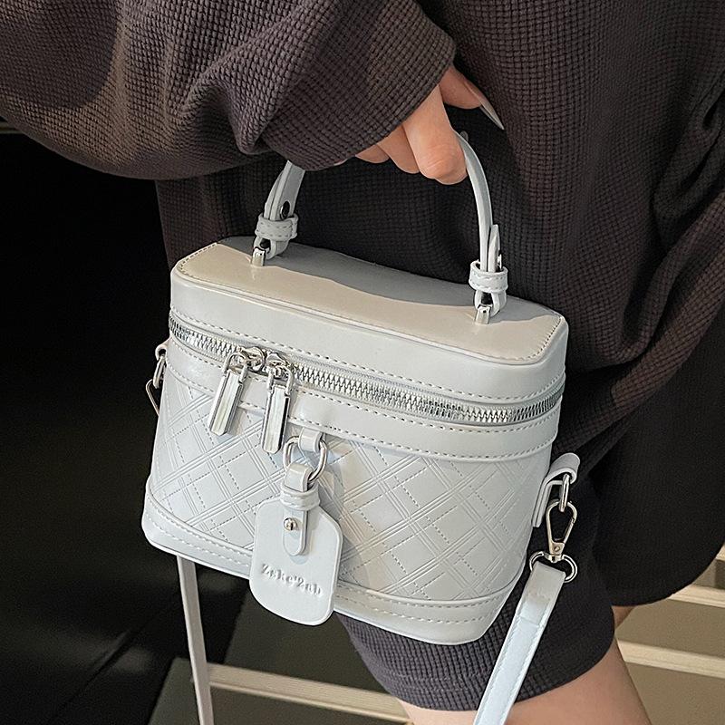 This Year's Popular Niche Design Fashion Temperament Portable Box Bag Casual Versatile Commuting Foreign Style Messenger Bag Bag Women