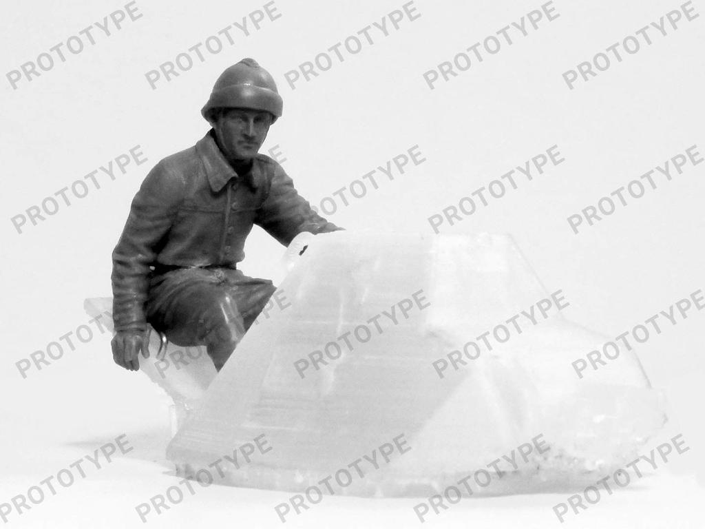 ICM 1/35 WWII French Army Tank Crew Plastic Model Kit 35647