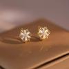 Stylish and Compact Design Snowflake Earrings, Ear Buckles, New Light Luxury High-end Zircon Stud Earrings, Women's Versatile Earrings.