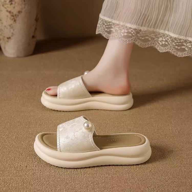 

Новые тапочки в китайском стиле женские 2025 лето новая мода высокое качество толстая подошва пляжные крутые тапочки на одно слово с юбкой 40