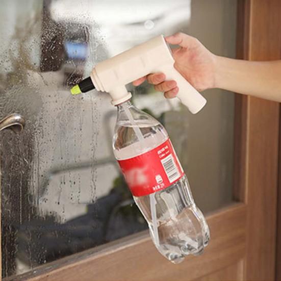 Multifunkční zavlažovací postřikovač Různé způsoby vývodů Pohodlné uchopení Kompaktní s datovým kabelem Časované zavlažování 4,8 W el.