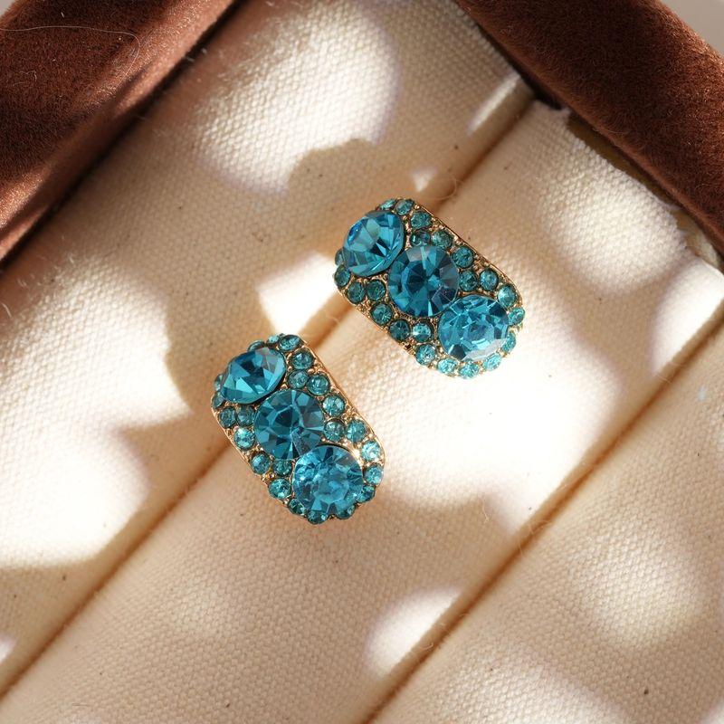 

Из-за отсутствия жала [Холодный экстракт Синий] Супер Вспышка Синий Циркон Серьги-гвоздики без прокола Клипсы для ушей в виде спирали от комаров Нишевый стиль Фантазийные A pair of stud earrings