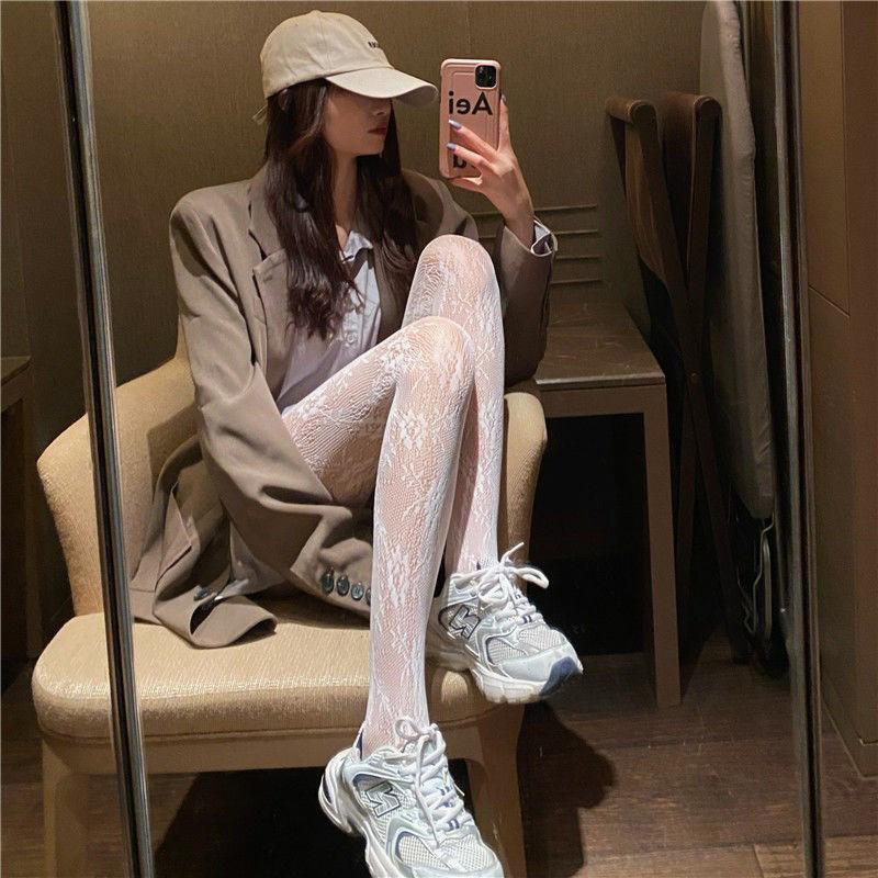 

Lace beautiful legs retro flower vine mesh socks hollowed out Lolita stockings women s white foot-stepping bottoming pantyhose spring and autumn model average size