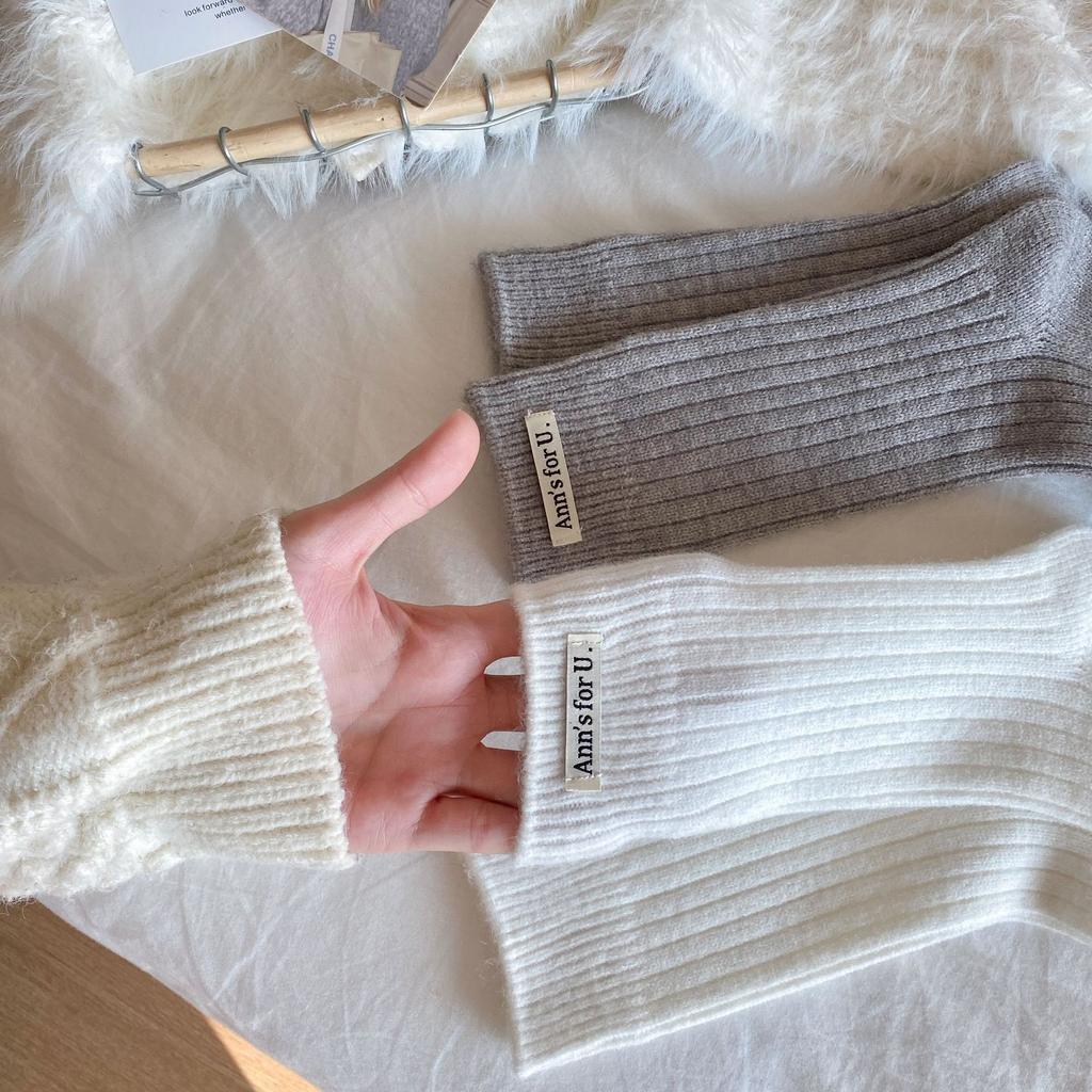 Vertical Striped Cloth Socks Are Worn By Women In Winter, And Thickened And Warm Cashmere Socks Are Paired With Shark Pantyhose