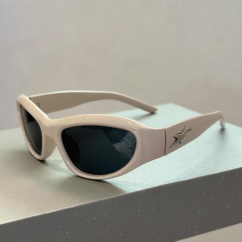 Vintage Fashion  Cat Eye Rivet Star Sunglasses Women For Men Luxury Brand Designer Punk Sun Glasses Trend Pink Sport Goggle