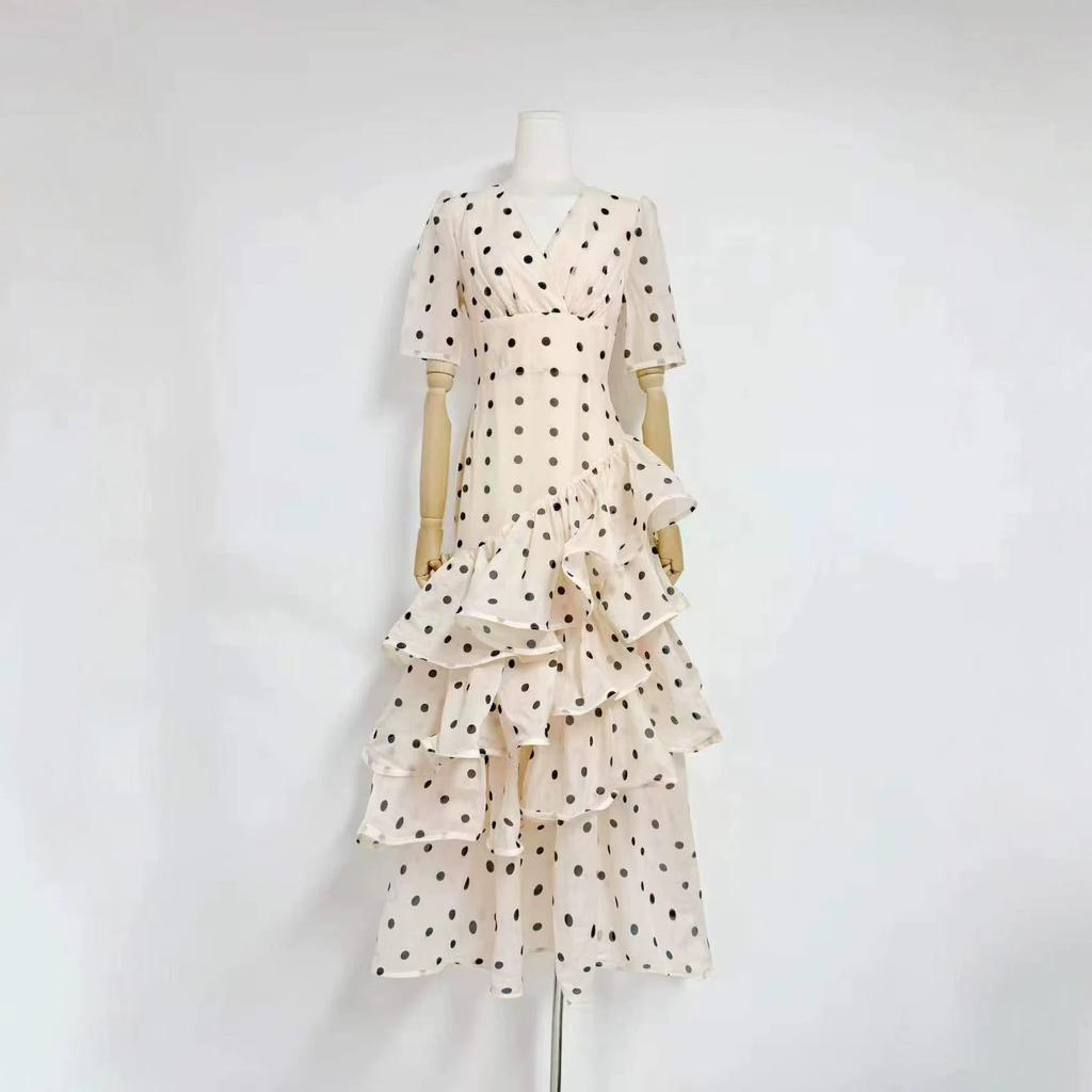 Gepunktetes Kleid Rock Herbst Europäischer und Amerikanischer Stil V-Ausschnitt Kurzarm Unregelmäßiger Rüschensaum Flauschiges Kuchenkleid Langes Kleid