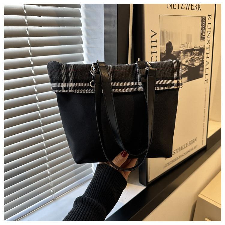 Korean Plaid Fabric Bucket Bag Women's Bag 2024 Winter New Texture Fashion Simple Shoulder Bag
