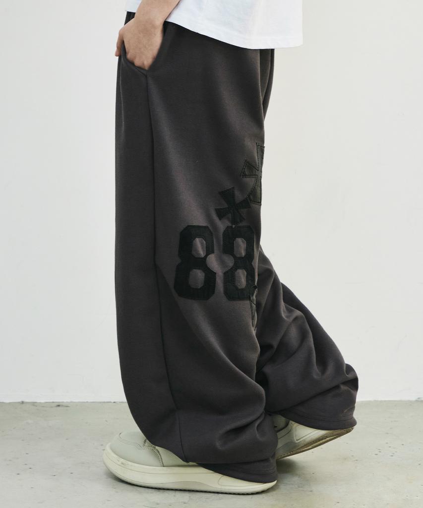 SCALLYWAG Summer 88 Crossbody Patch Sweatpants [Charcoal]