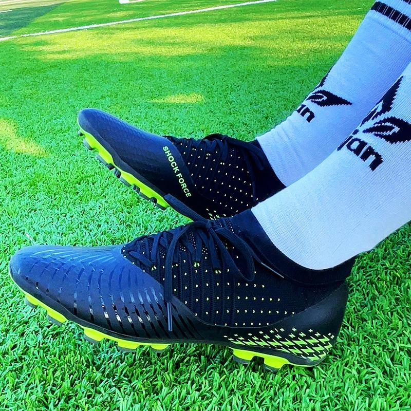 Seamless fly-woven football shoes men's low-top broken nails artificial turf long nails adult youth training shoes