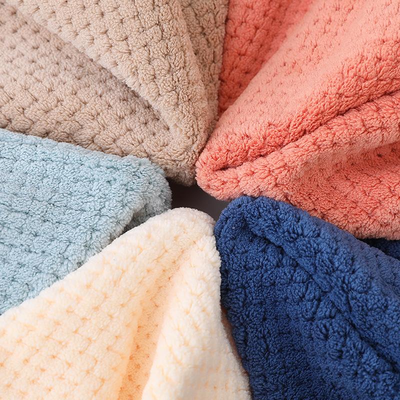 Coral fleece small square towel absorbs water and does not shed hair, hand towel, children's handkerchief, face towel.