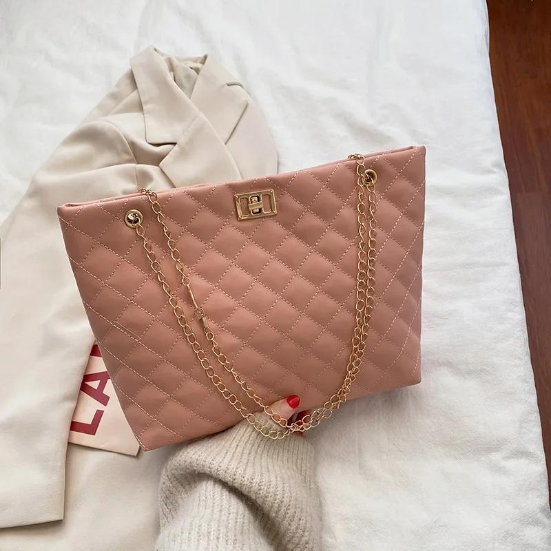 Large Capacity Tote Bag for Women with Stylish Diamond Lattice Design and Durable Polyester Material