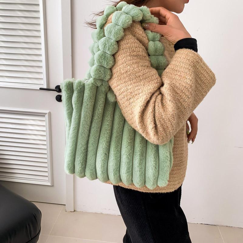 Stylish Soft Plush Tote Bag For Women 2023 Winter With Large Capacity And Trendy Design