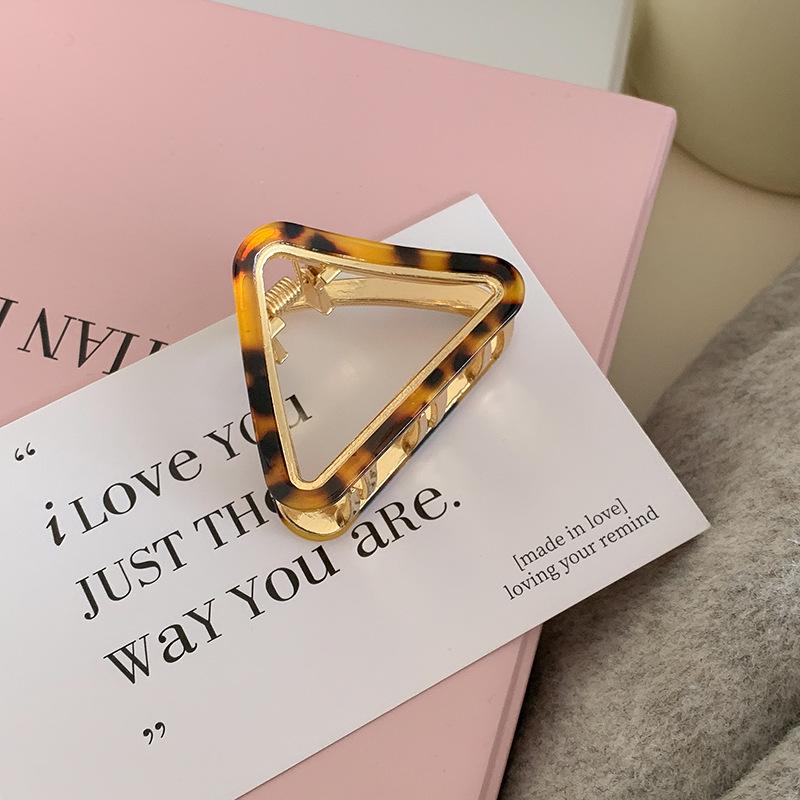 Retro Mori Style Alloy Triangle Hair Claw Clip - Versatile Korean/Japanese Sweet Bun & Back of Head Accessory