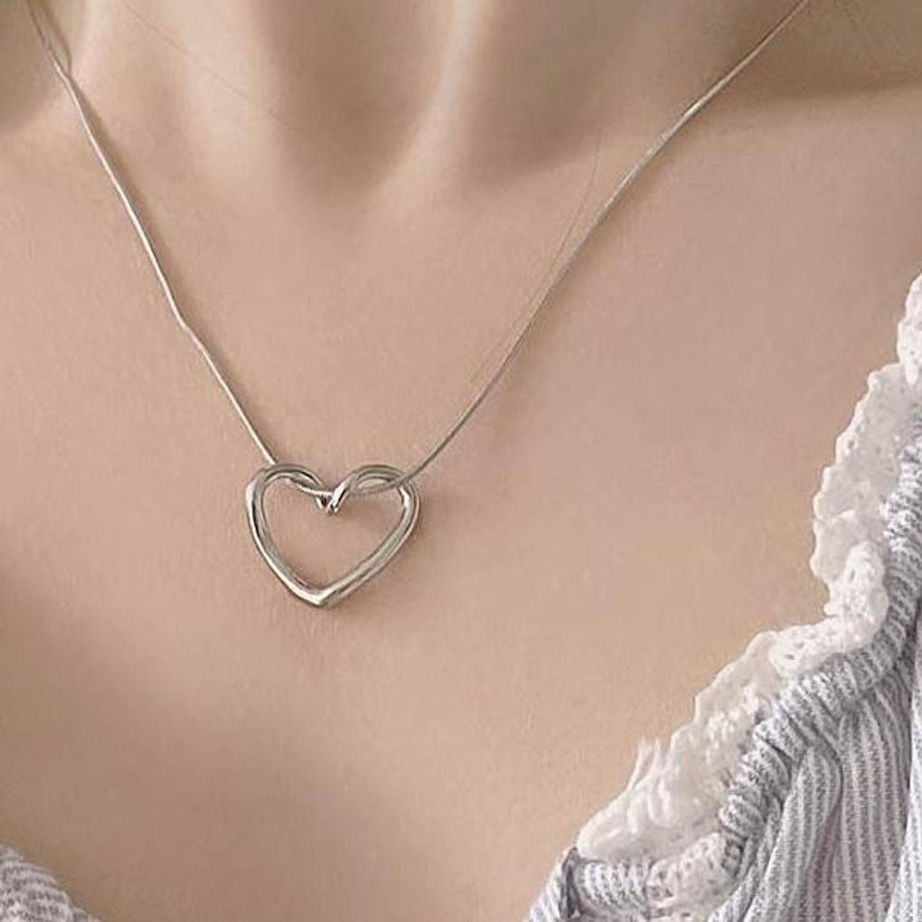Women's Surgical Steel Snake Chain Twisted Heart Necklace