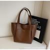 Large Capacity Bag Women's 2025 New Retro Fashion Shoulder Bag Casual Versatile Tote Bag Commuter Armpit Bag