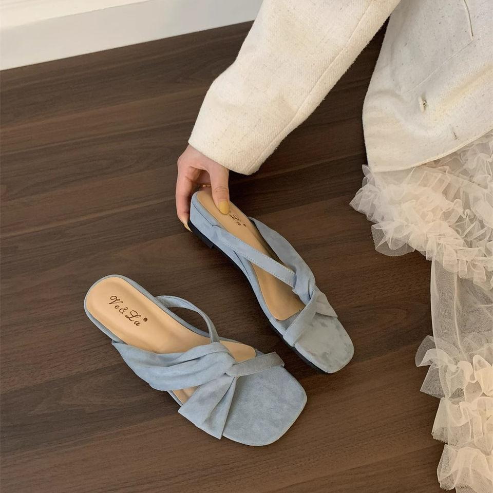 Slippers women's summer wear cool slippers 2025 new summer with skirt sandals women's seaside French super fire sandals