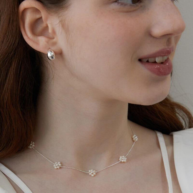 

TATIANA PEARL FLOWER NECKLACE_NZ0983 Original Rhodium