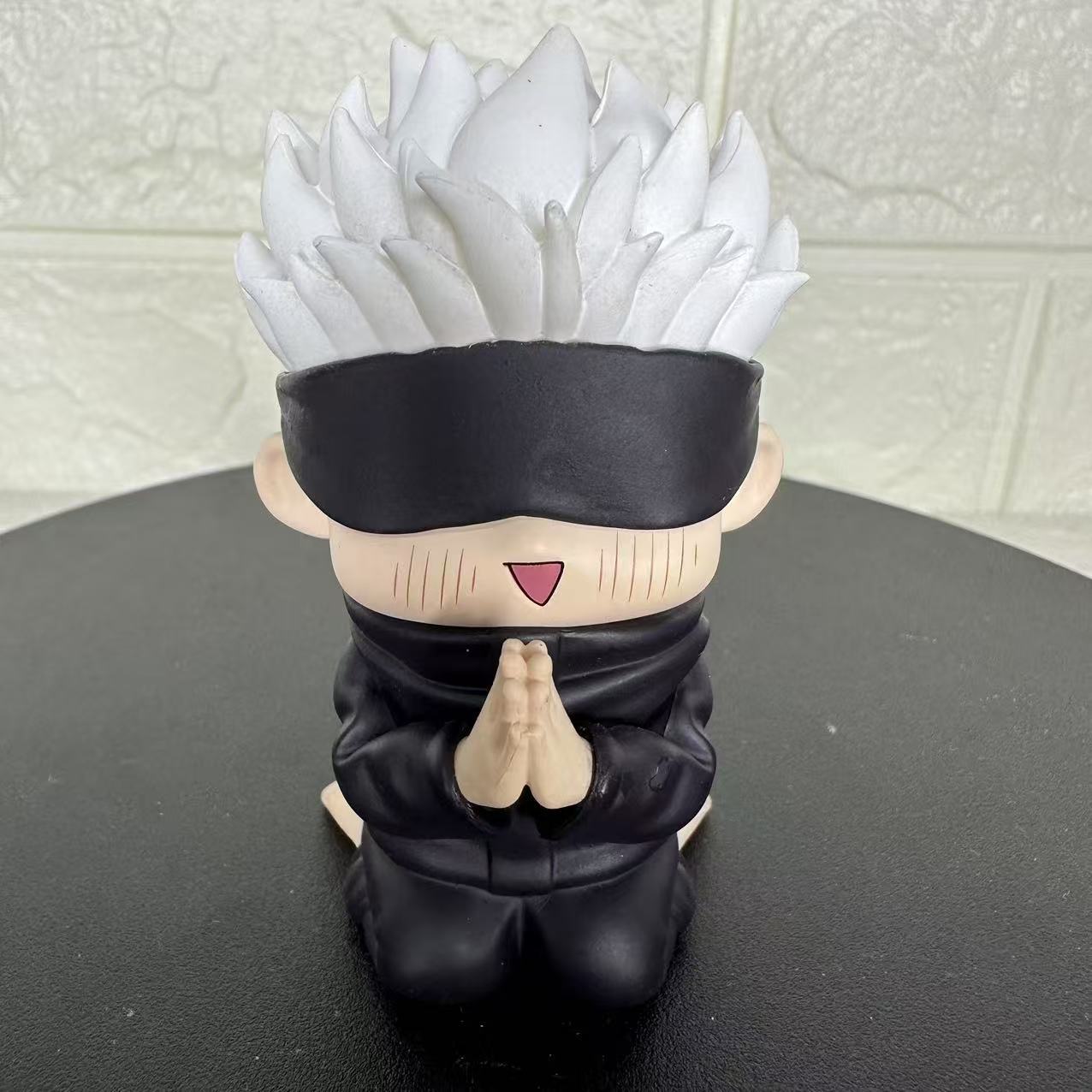 

Чиби Jujutsu Kaisen Сидячая Поза Пожалуйста Годжо Сатору Мультяшная Аниме Фигурка Модель Статуэтка Действия Украшение для Автомобиля Игрушка Подарок