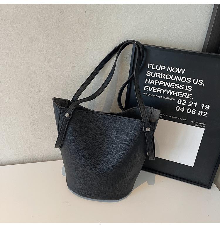Light luxury bucket bag women's 2025 new spring and summer large-capacity high-grade texture versatile commuter messenger shoulder bag