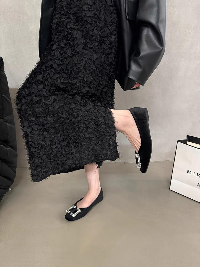 Mode Flatskor för kvinnor 2025 Vår och Höst Svarta Strass Nya Fyrkantiga Tå Loafers Plus Size Damskor 44 42 43