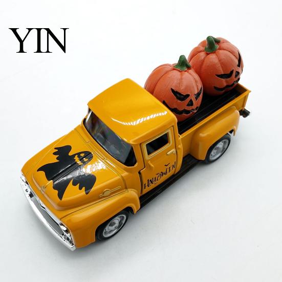 Miniatur Fahrzeug Ornament Halloween Pick-up Truck Legierungsfigurine, Hält Kürbis Vintage Auto Statue, Pickup Tischmittelstück für Feiertage