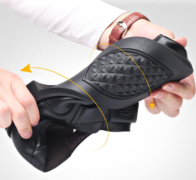 Summer Hollow Leather Shoes Men Casual Leather Sandals Breathable Hole Shoe Sandals Mens Slippers Hombre Shoes