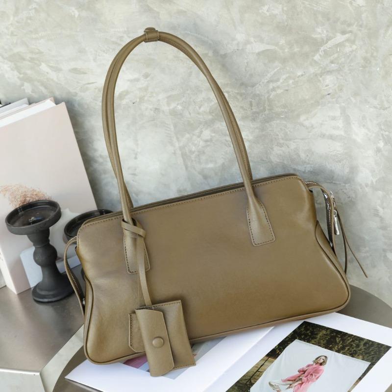Underarm Bag with A High-end Feel, Hand-held Pillow Women's Bag, and Single-shoulder Baguette Bag Are Popular