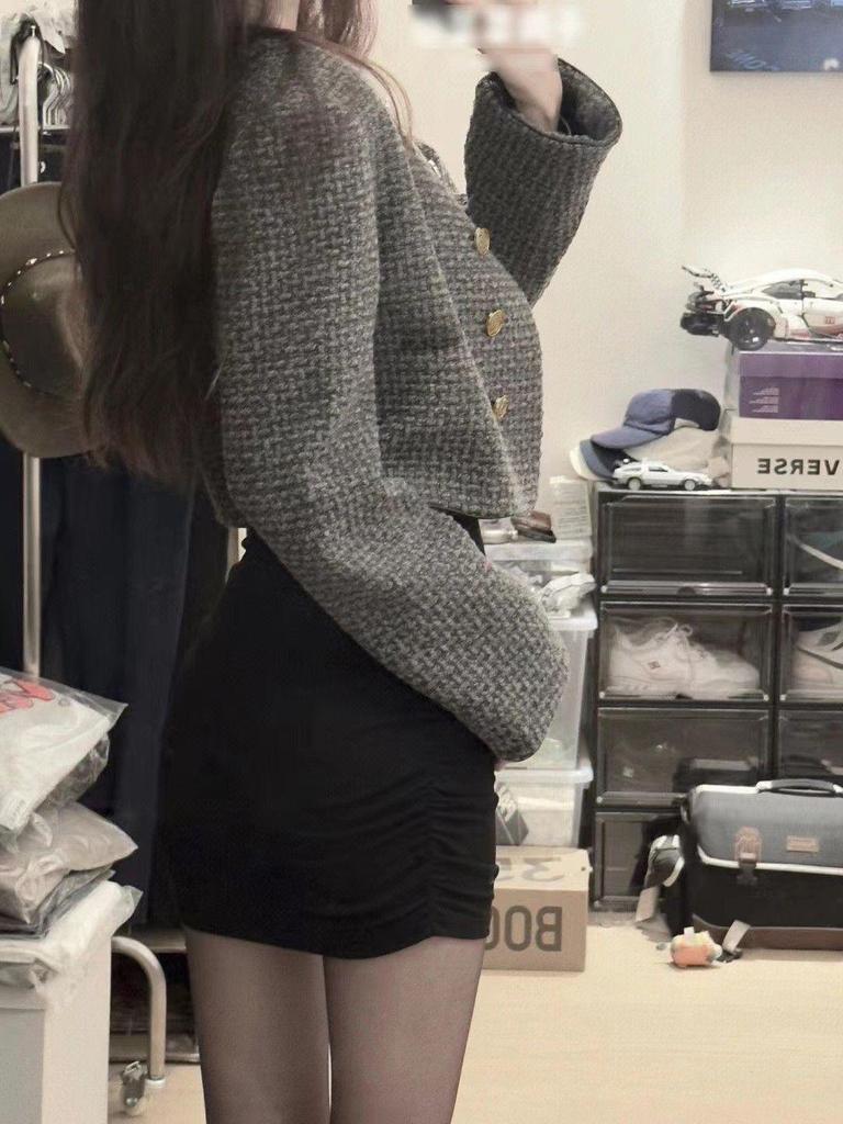 Chic Black V-Neck Long Sleeve Dress - Autumn/Winter Hip-Hugging Style for Women