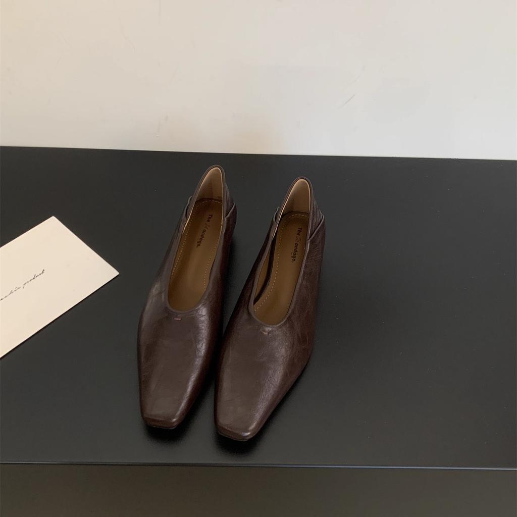 Płytkie miękkie skórzane pojedyncze buty damskie 2025 jesień cienkie buty z kwadratowym noskiem retro na niskim obcasie buty babci super miękkie francuskie buty do pracy