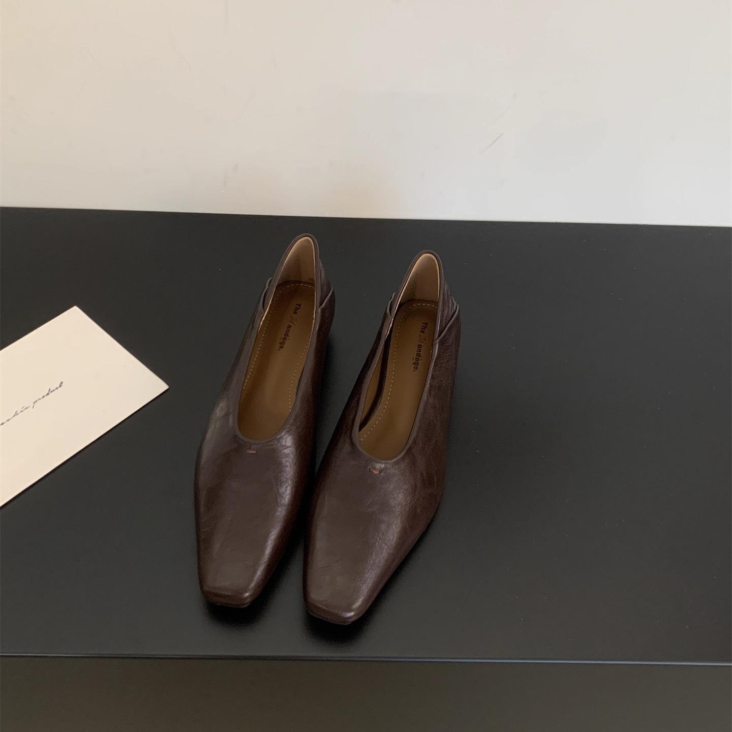 

Shallow soft leather single shoes women s 2025 autumn thin square head shoes retro low-heeled grandma shoes super soft French work shoes 39