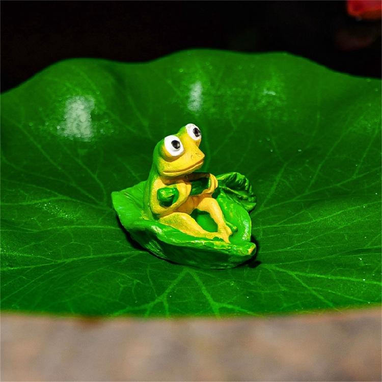Friendly Frogs Miniature Landscape Decoration With Nelumbo Leaf Resin Miniature Animal Garden Statue