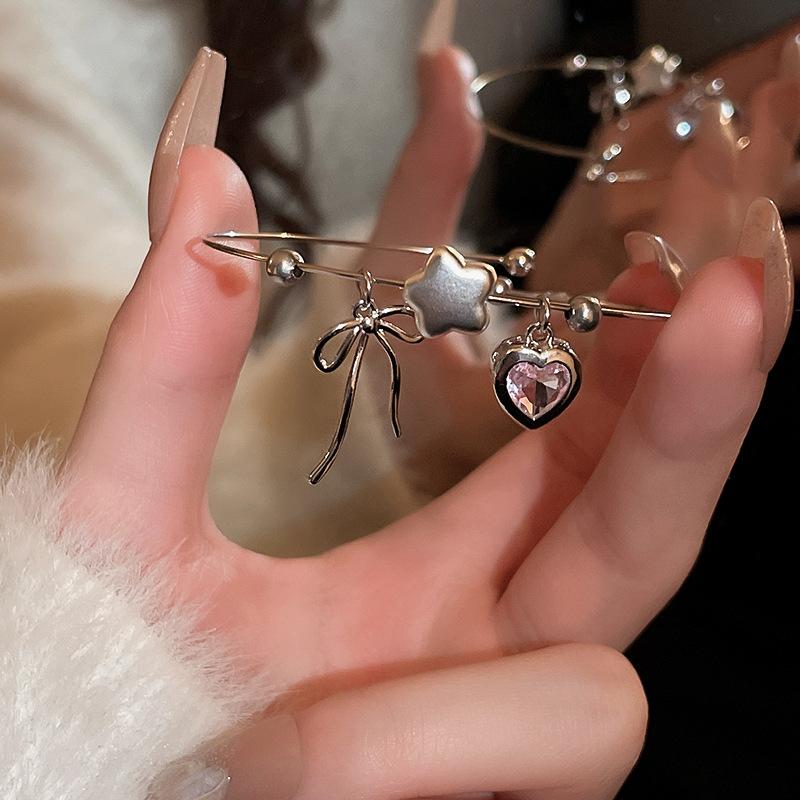 

Розовый браслет-бант в форме сердца серебряного цвета для женщин, креативный, легкая роскошь и нишевый изысканный браслет, новый милый стиль, звездные украшения