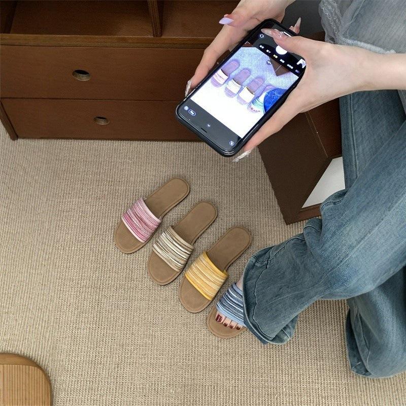 Flat-bottomed retro niche one-word cool slippers women's shoes outer wear 2025 summer casual versatile soft-soled beach sandals