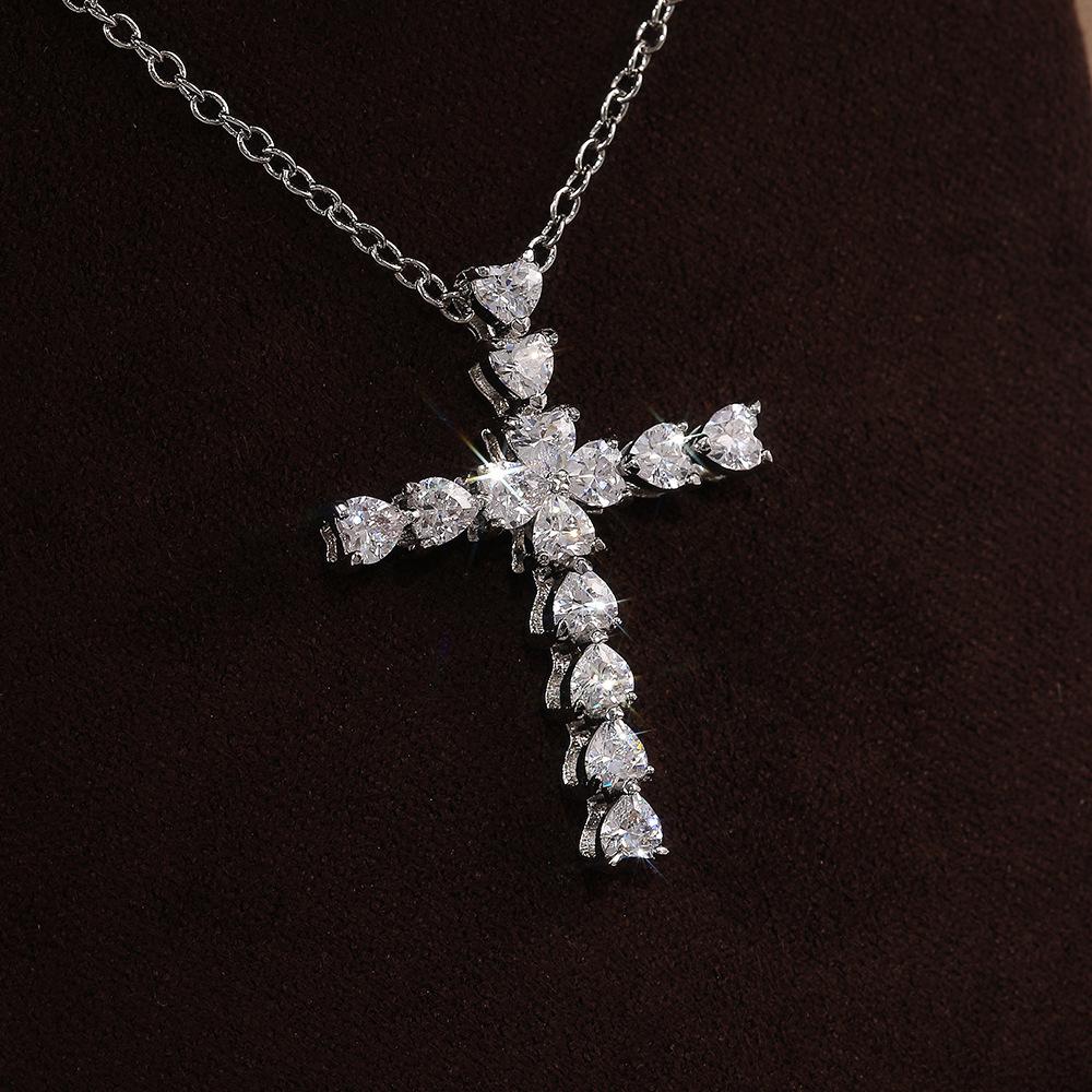 Ladies' Cross Pendant Necklace, Exquisite Heart-shaped Synthetic Zircon, Elegant Collarbone Chain, Fashionable Necklace for Daily Wear