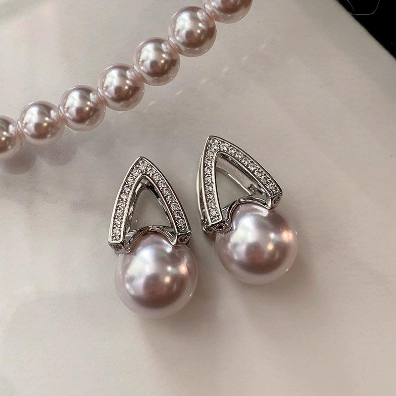 Pearl Earrings Women's Light Luxury High-end Horseshoe Earrings Have Atmospheric Temperament and Unique Ear Buckles Rose Purple Versatile Earrings.