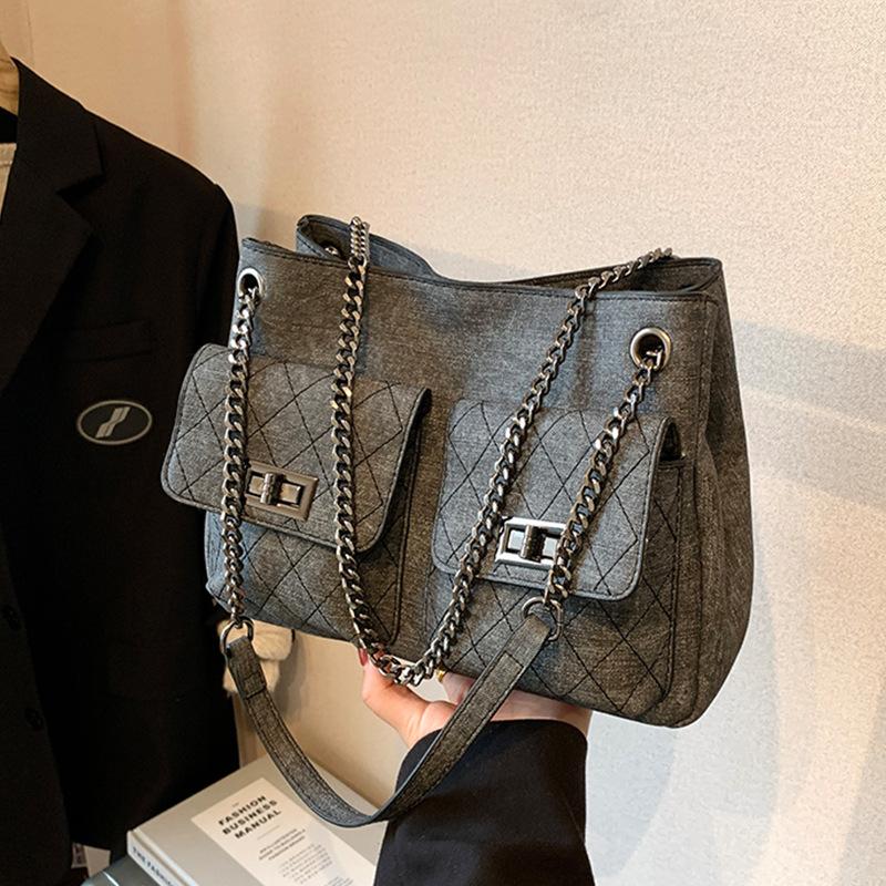 

Retro niche high-end bag female Internet celebrity new chain portable underarm bag versatile shoulder messenger small square bag