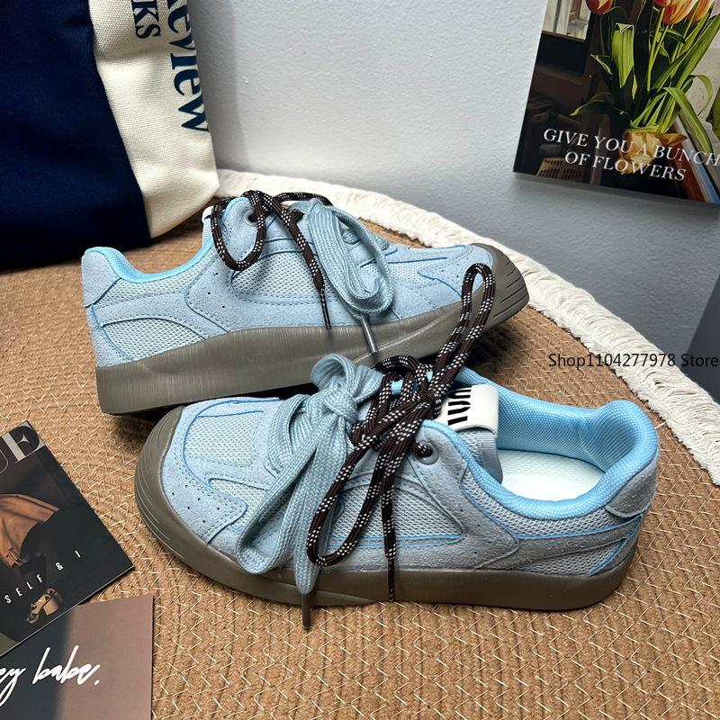 Fashion New Women Sneakers Top Quality Fashion Women Flats Breathable Men Casual Shoes Lace Up Sports Running Shoes Vintage Shoes