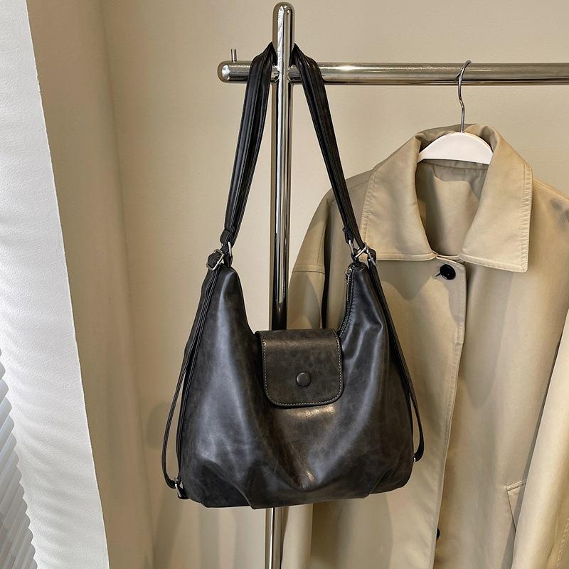 

Multifunctional large-capacity bag women s autumn and winter new shoulder bag retro messenger bag commuter backpack