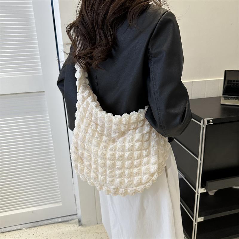 

Popular fashion simple temperament commuter pleated bag women s 2025 one-shoulder armpit bag hand-held bucket bag trendy білий
