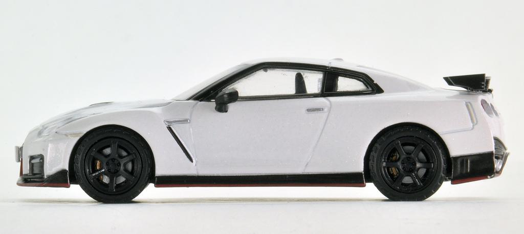 Tomica Limited Vintage Neo 164 Scale LV-N153a Nissan GT-R Nismo 2017 Model (White, Finished Product)