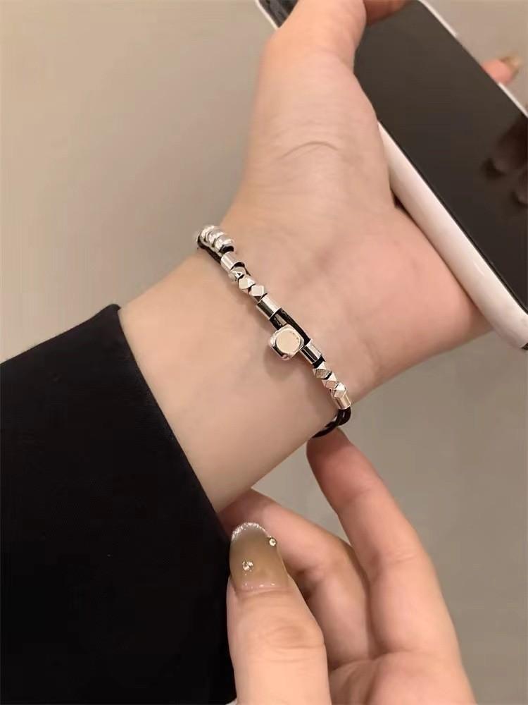 

Уникальный серебряный геометрический квадратный кожаный браслет для мужчин и женщин 2024 лето