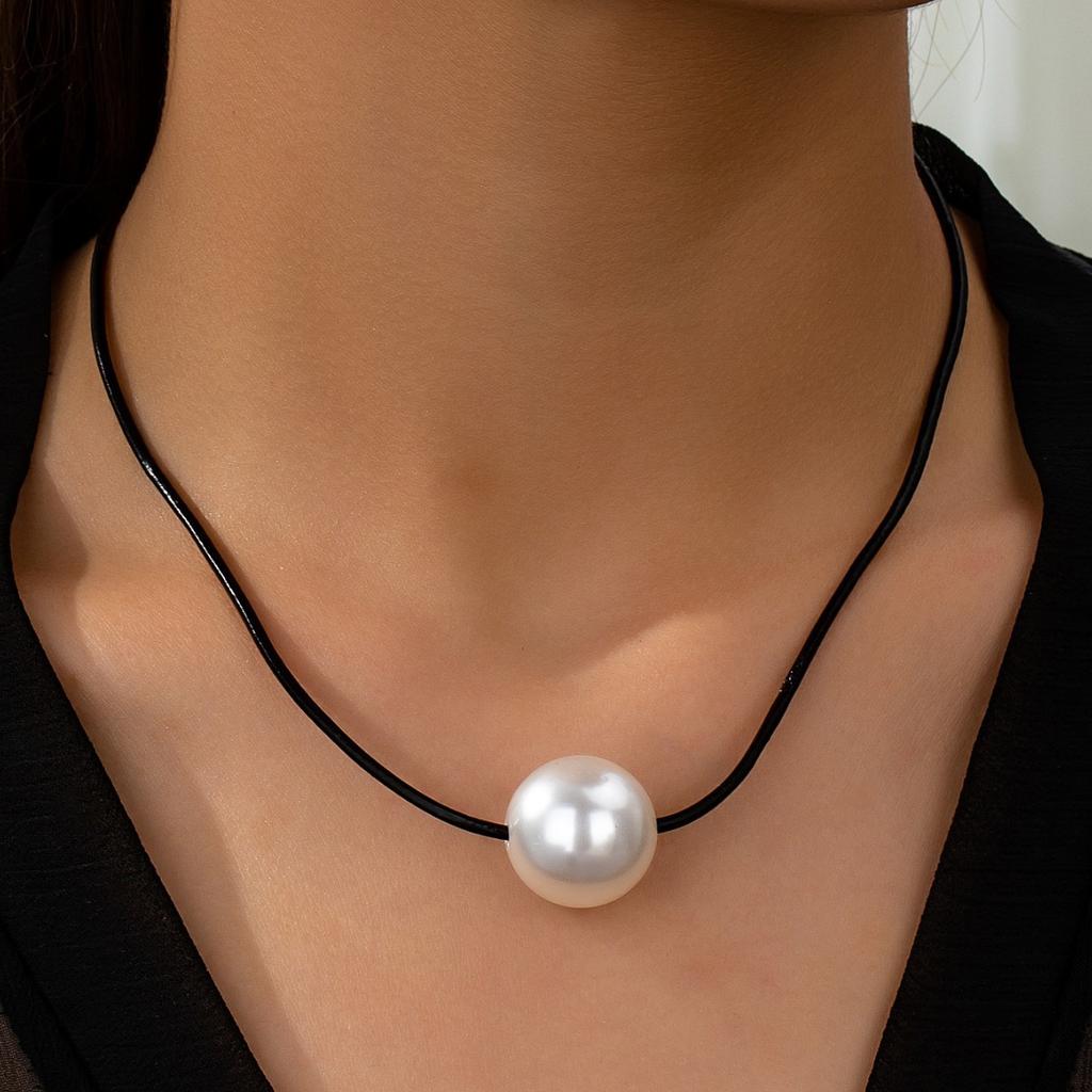 Hot-selling cherry pearl necklace women's ins style fashion high sense love collarbone chain new item pendant